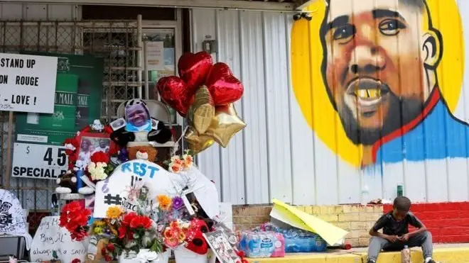 لوزیانا میں قتل ہونے والے سیاہ فام کی یاد میں لوگوں نے کئی دنوں تک مظاہرے کیے