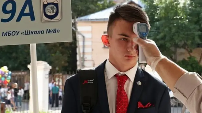 В Рязани на входе в школу ученикам измеряли температуру