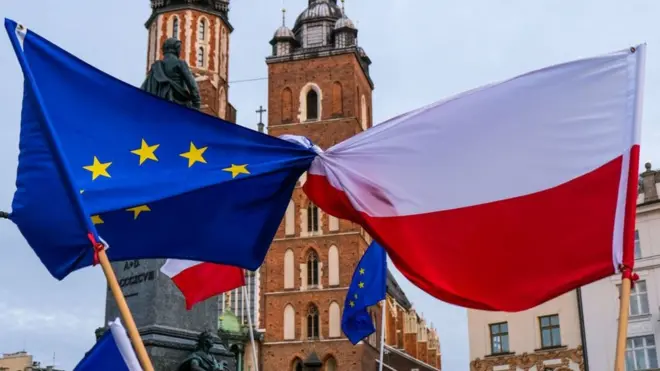 Решение польского Конституционного суда стало очередным сюжетным поворотом в напряженной истории отношений между Варшавой и Брюсселем