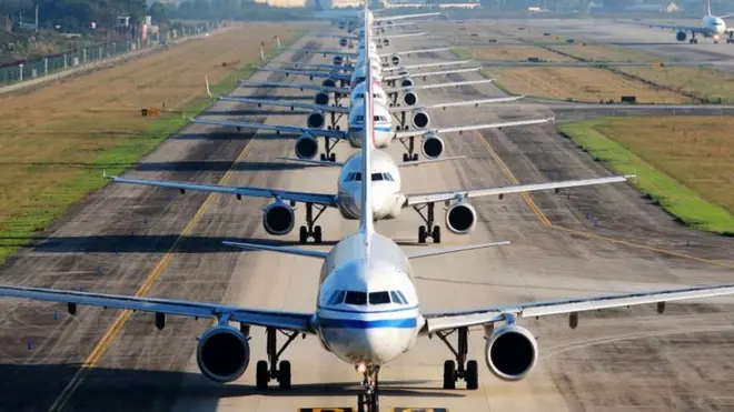 ఆగి ఉన్న విమానాలు