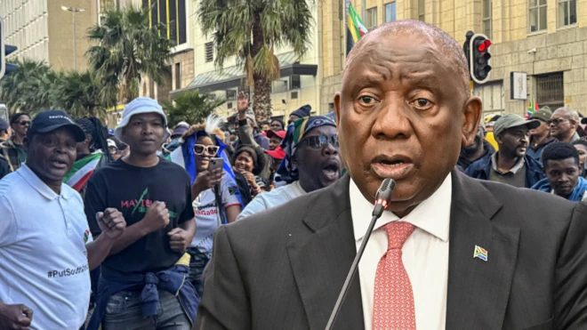 Ramaphosa open eye wit mic for im front