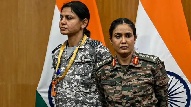 विंग कमांडर व्योमिका सिंह और कर्नल सोफ़िया क़ुरैशी