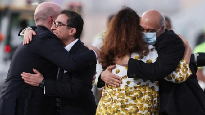 Bamwe mu mfungwa zarekuwe bageze i Doha muri Qatar