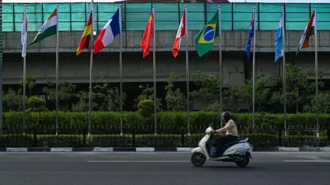 జెండాలు ఎగరేయడం