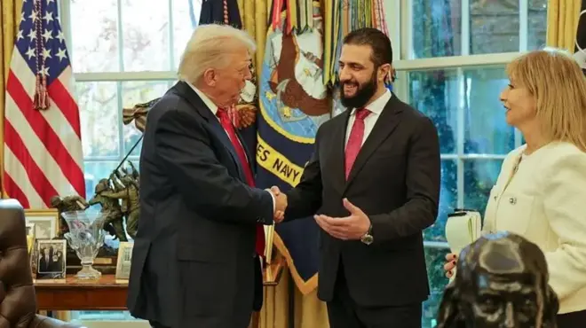 د تېر کال په نومبر کې د سوریې ولسمشر احمد الشرع له ولسمشر ډونلډ ټرمپ سره د لیدنې لپاره سپینې ماڼۍ ته تللی و.