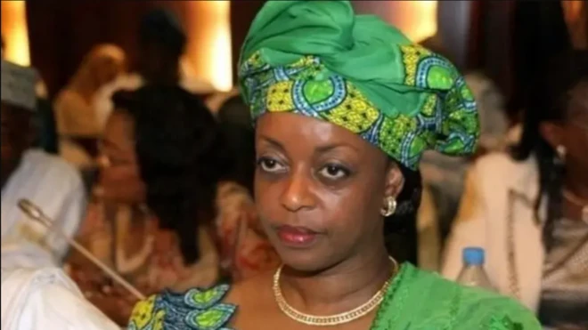 Diezani Alison-Madueke wọ aṣọ ankara pẹlu ẹgba lọrun