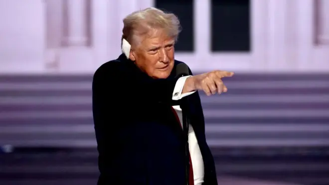  डोनाल्ड ट्रंप 