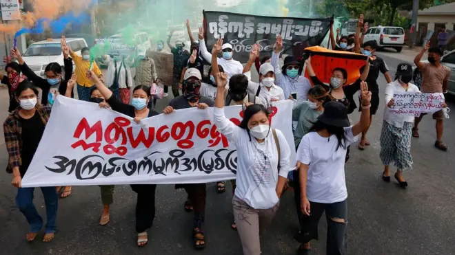 အမျိုးသမီးအဖွဲ့အစည်းမှာ ပါဝင်သူတွေကိုယ်တိုင် တိမ်းရှောင်နေကြရ