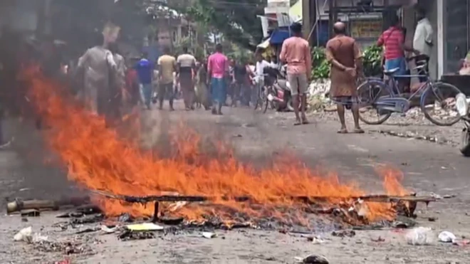 পুকুর থেকে নাবালিকার দেহ উদ্ধার হওয়ার পরে অশান্ত হয়ব ওঠে বারুইপুর অঞ্চল