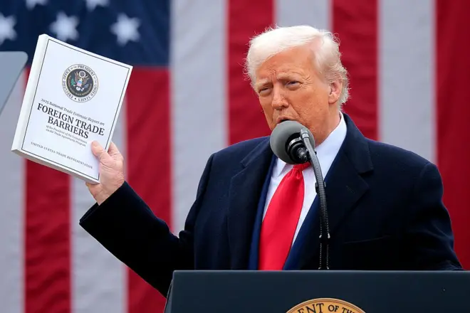 Quyết định thuế quan mới đây của ông Trump đã đưa nước Mỹ trở lại một thế kỷ trước, xét về khía cạnh chủ nghĩa bảo hộ.