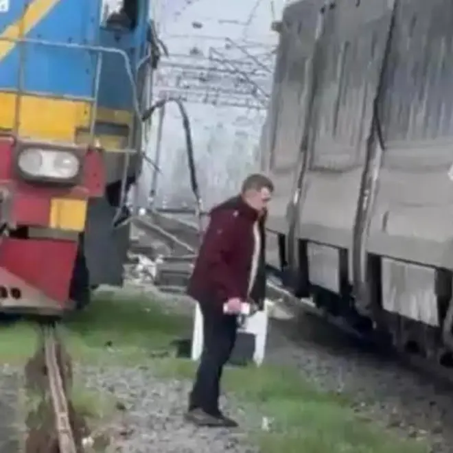 два поїзди на місці інциденту