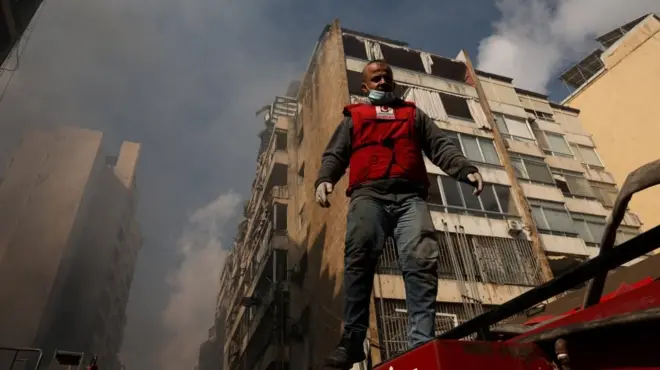 बेरुतमा एक जना उद्धारकर्मी