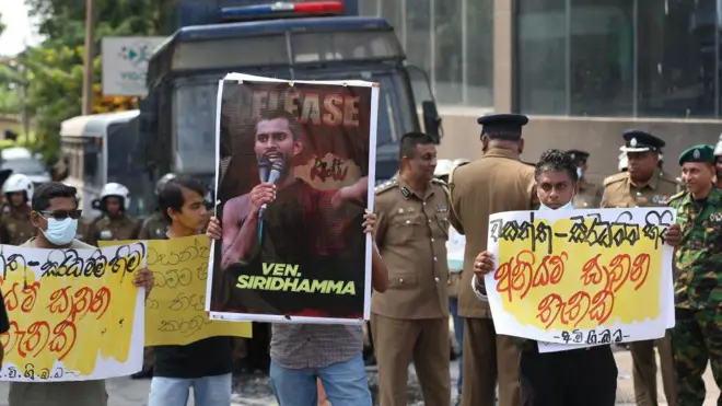 Protesters participate in an anti-government protest held by university students demanding the release of their two leaders in Colombo On October 27, 2022.