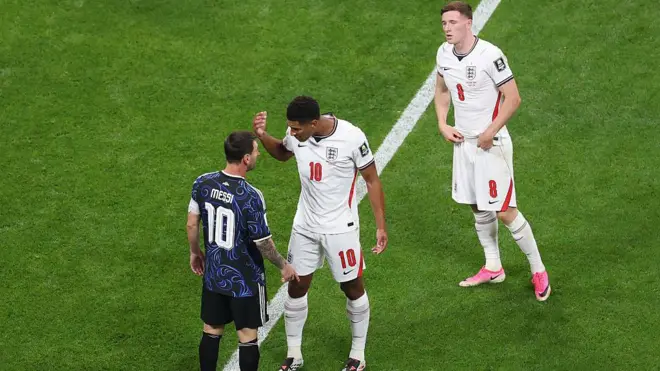 Messi e Bellingham na semifinal da copa entre Argentina e Inglaterra