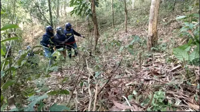 কুতুপালংয়ে অভিযান চালিয়ে দুই জনকে গ্রেফতারের কথা জানায় র‍্যাব