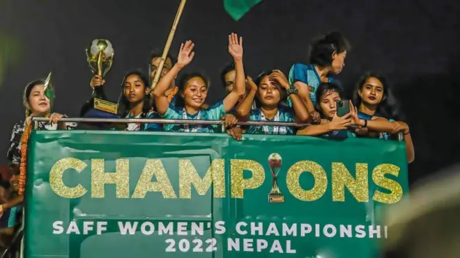 নারী ফুটবল দল সাফ চ্যাম্পিয়ন হয়ে দেশে ফেরার পর তাদের বিরাট সম্বর্ধনা দেয়া হয়েছিল।