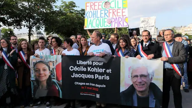 تجمع هفته گذشته در شهر پاریس در اعتراض به سومین سالگرد بازداشت سیسیل کوهلر و ژاک پاریس
