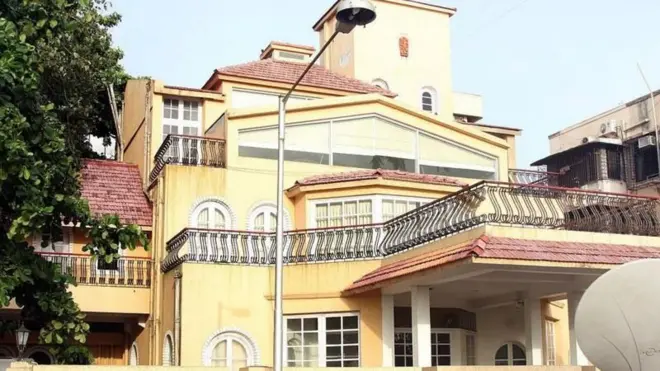 एकेकाळी राजेश खन्ना यांचं घर असलेला आशीर्वाद बंगला.