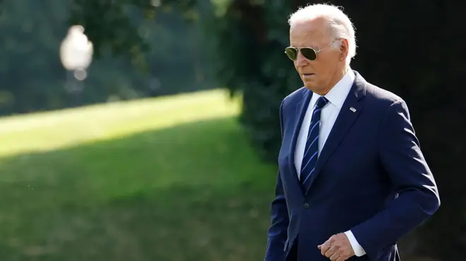 Presidente Joe Biden caminhando