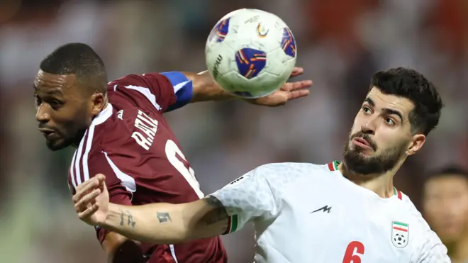 Игрок сборной Ирана во время матча с Катаром в октябре 2024 года