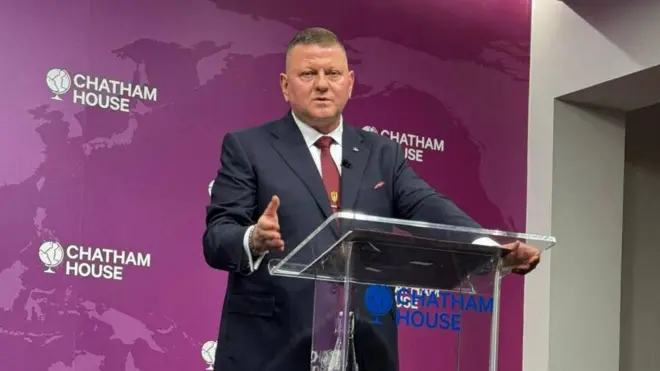 Валерий Залужный на фоне задника с логотипом Chatham House