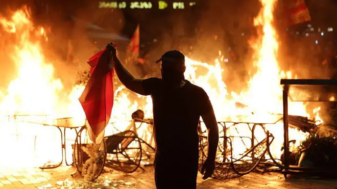 Заворушення біля президентського палацу у Тбілісі 