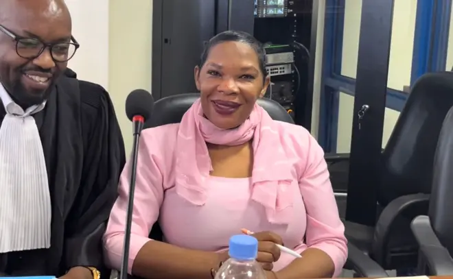 Béatrice Munyenyezi n'umwunganizi we mu rukiko i Nyanza mu ntangiriro z'iki cyumweru