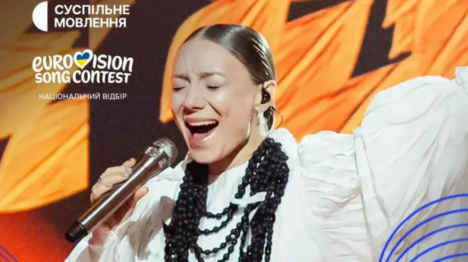 Переможниця нацвідбору LELEKA cпіває на сцені