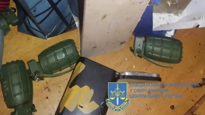 ပေါက်ကွဲမှုဖြစ်စဥ်ကို စုံစမ်းနေပြီဆိုတဲ့ထုတ်ပြန်ချက်နဲ့အတူ ယူကရိန်း အလယ်ပိုင်း စစ်ဘက်ရေးရာအမှုစုံစမ်းရေးရုံးက ထုတ်ပြန်လာတဲ့ဓာတ်ပုံ 