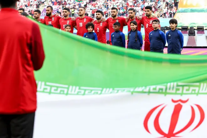 ইরানের জাতীয় সঙ্গীত গাননি দলটির খেলোয়াড়রা