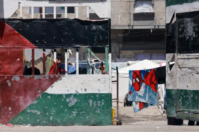 طفل فلسطيني نازح في مدينة رفح الجنوبية