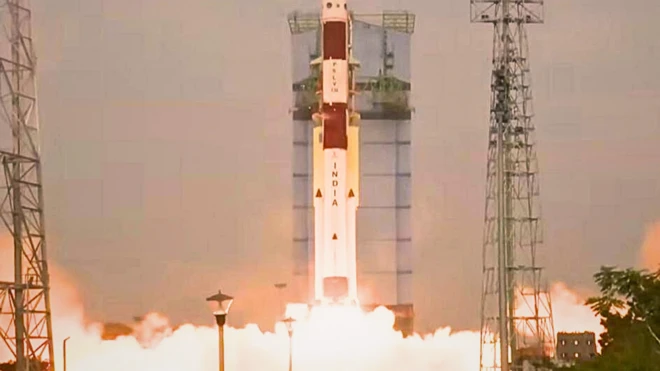 పీఎస్‌ఎల్‌వీ-సీ62 రాకెట్ ప్రయోగ దృశ్యాలు 