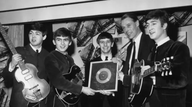 乔治·马丁爵士（右二）与披头士四人合照（8/4/1963）