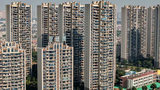 ရုပ်ကြွင်းတွေ သိမ်းဆည်းဖို့ 'အရိုးပြာ တိုက်ခန်း'လို့ခေါ်တဲ့ တိုက်ခန်းလွတ်တွေ ခေတ်စားလာ (တရုတ်ပြည်က တိုက်ခန်းတွဲတွေပုံ)