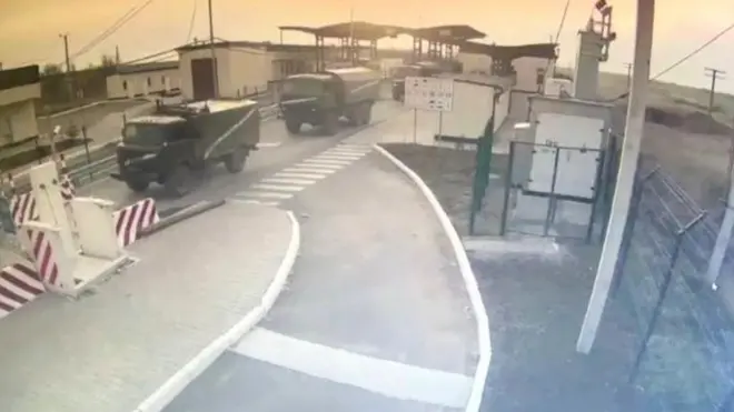 Kamera za usalama zilinasa wakati wanajeshi wa Urusi walipoingia kusini mwa Ukrainia kutoka eneo linalokaliwa na Crimea