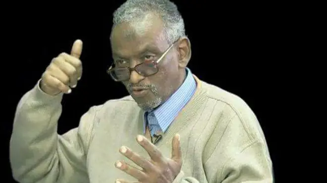 Cabdiqaadir Cismaan Maxamuud ‘Cabdiqaadir Aroma' waxa uu ku dhashay magaalada Dusmo reeb, gobolka Galguduud.