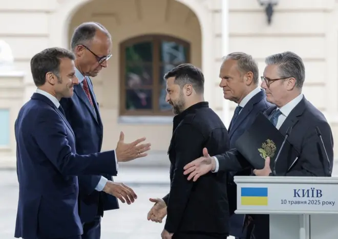 Makron, Fridrih Merc, Donald Tusk i Kir Starmer sa Zelenskim u Kijevu 10. maja