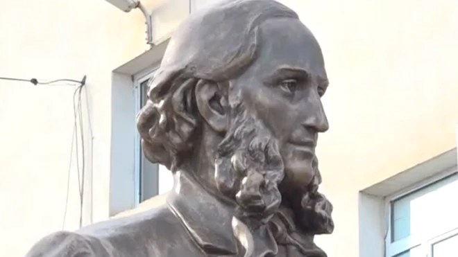 Rusiya rəssamı İvan Ayvazovskinin abidəsi götürülüb.