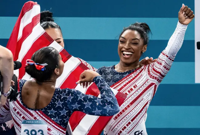 시몬 바일스와 미국 대표팀