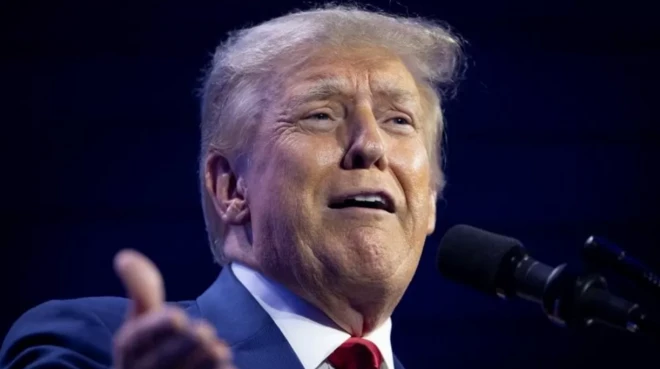 डोनल्ड ट्रंप