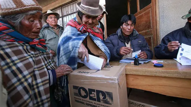Votantes en Bolivia