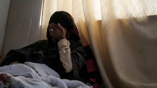 ብርሃን [ሽማ ዝተቐየረ] ኣብ ዕዳጋ ሓሙስ ኣብ ሰለስተ ዝተፈላለዩ ኣጋጣሚታት ብወተሃደራት ኤርትራን ኤትዮጵያን ተዓሚጻ። እዚ ስእሊ ብ27 ጥሪ 2021 ኣብ መቐለ ዝተወሰደ ኮይኑ እታ ግዳይ ኣብ ሕክምና ትርከብ