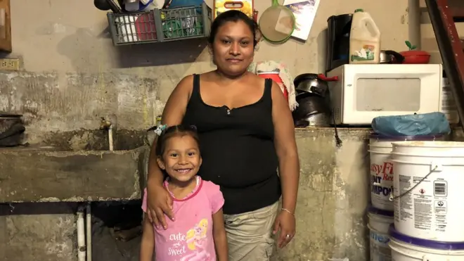 Ángela Chamorro dejó Nicaragua después de ver como le disparaban a gente en un mercado.