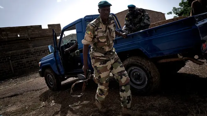 Une patrouille de l'armée malienne