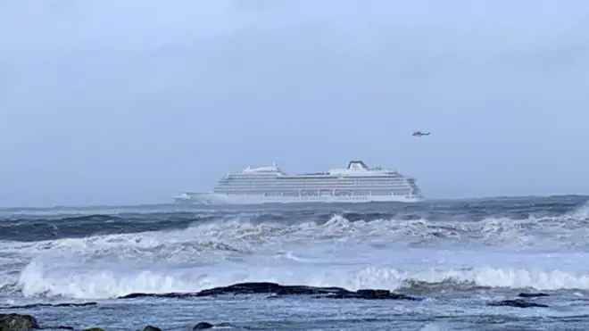 엔진 고장으로 표류하게 된 바이킹 스카이호