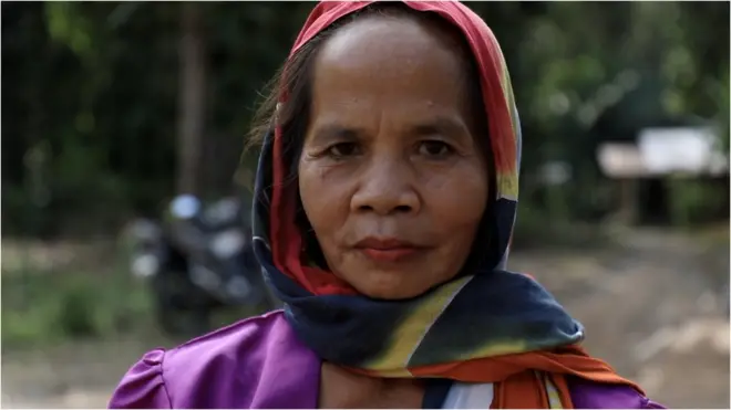 "Dulu tidak ada satupun guru, jadi saya sama sekali tidak tahu cara membaca," ujar Galuh, perempuan Dayak Meratus yang berharap dapat menggunakan hak pilih pada pemilu April mendatang.