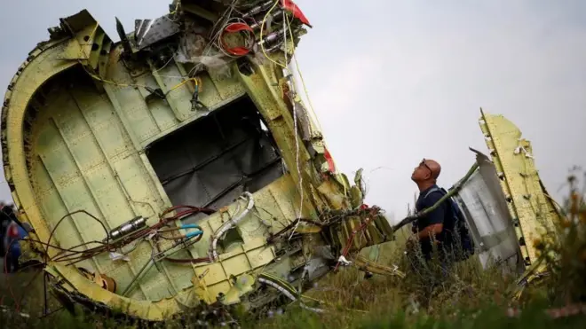 ウクライナがロシア領内の空軍2基地にドローン攻撃か 3人死亡と