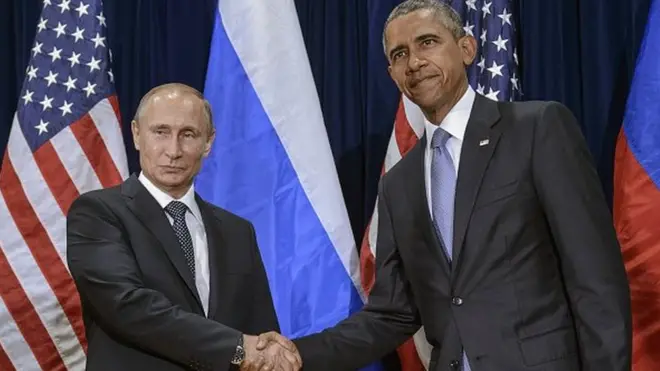 Barack Obama prévoit notamment l'expulsion de 35 personnes accusées d'être des membres des services de renseignement russes et la fermeture de deux sites russes à New-York et dans l'Etat du Maryland