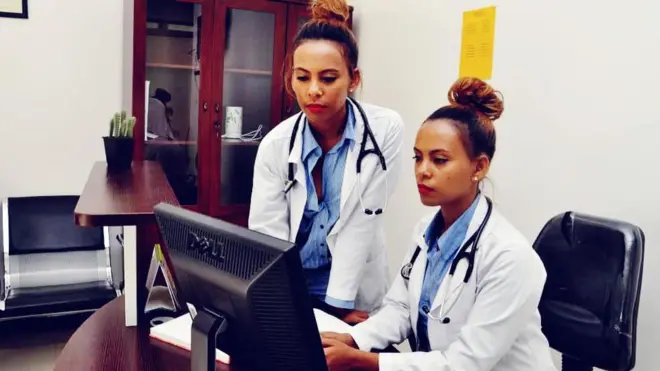 በግራ በኩል ዶ/ር እየሩሳሌም ጌታሁንና በቀኝ በኩል ዶ/ር ቃልኪዳን ጌታሁን