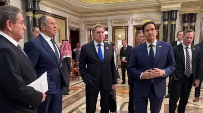 Aworan awọn aṣoju ijọba Russia ati Amẹrika